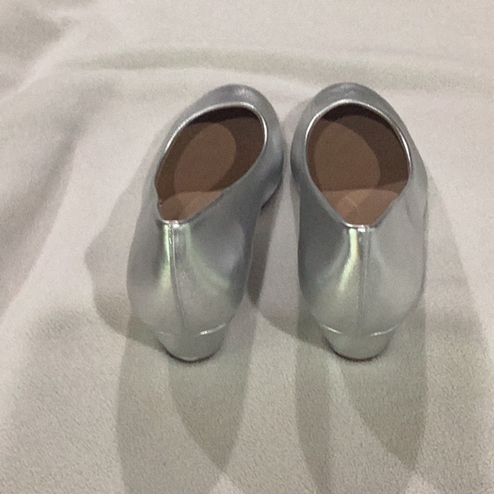 Shoes - Picture 2 of 3